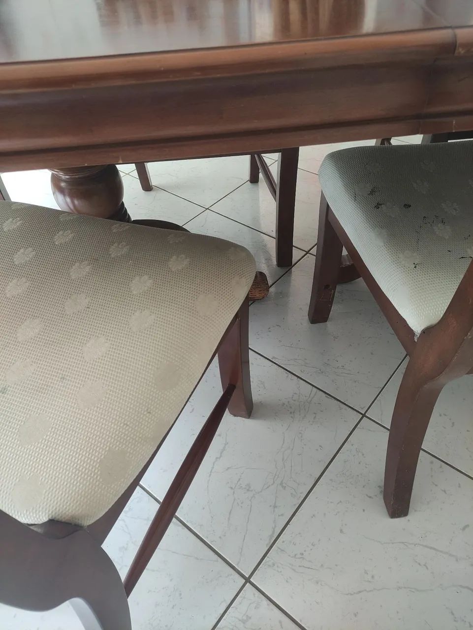 Vendo jogo de mesa c/6 cadeiras  - Foto 2