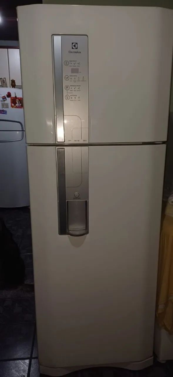 Geladeira semi nova 