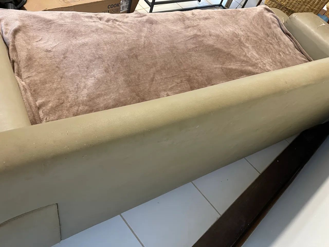 Sofá usado só o acento rasgado. - Foto 4