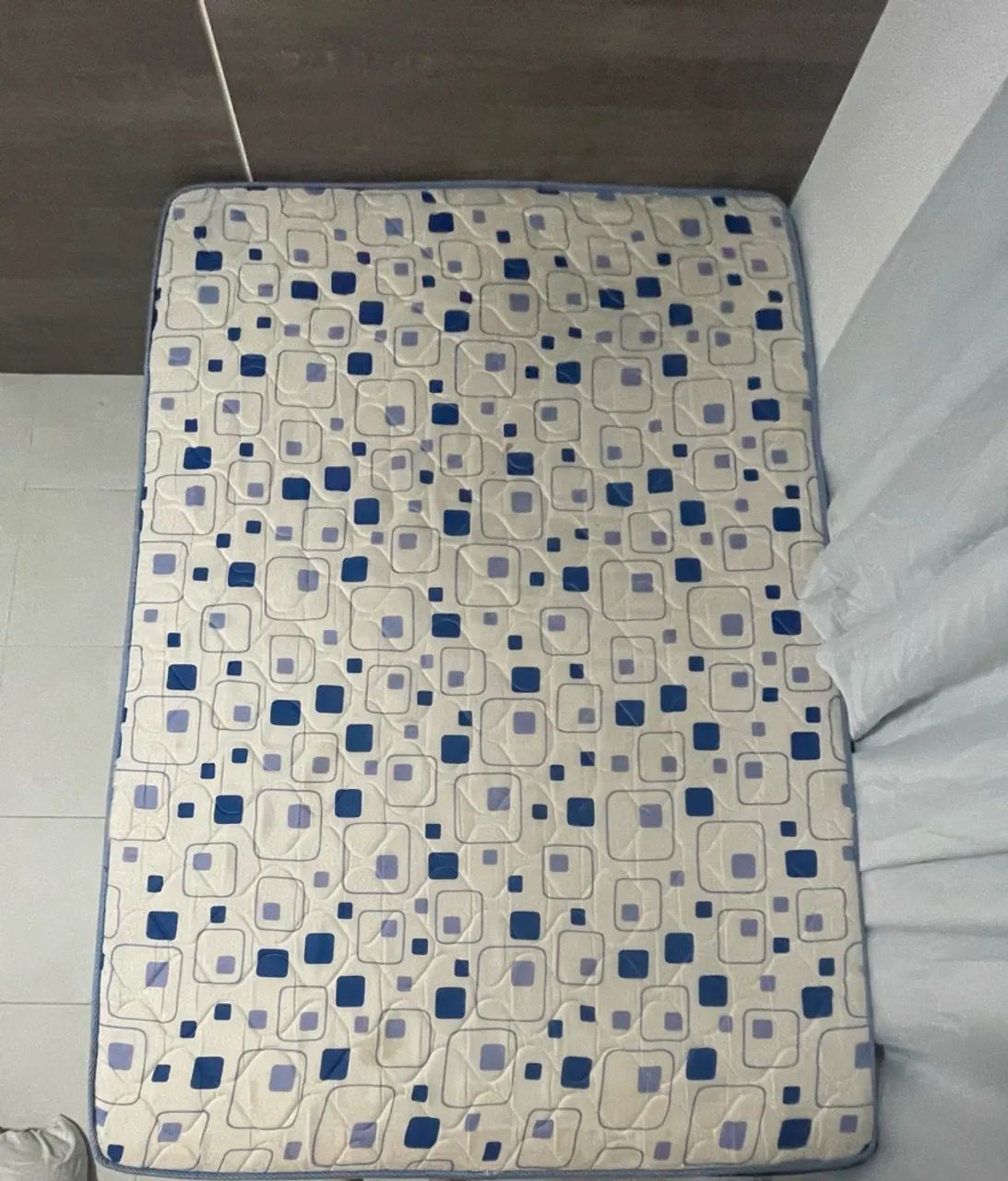 Cama Solteirão/Viúva com Colchão e Base - Ótimo Estado - Foto 2
