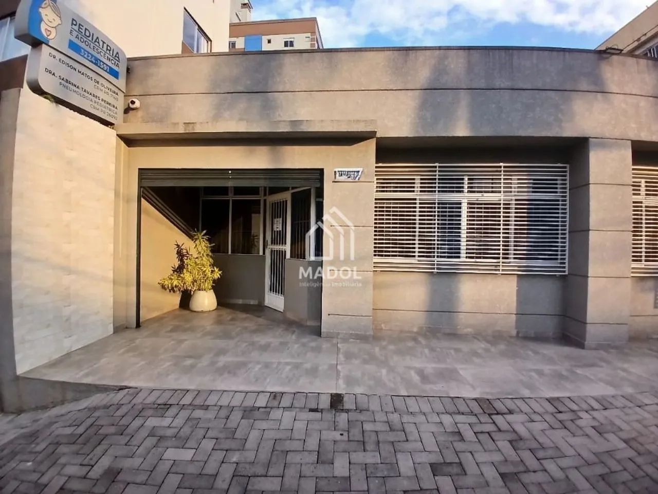 SALA COMERCIAL OU CONSULTÓRIO PARA LOCAÇÃO NO CENTRO