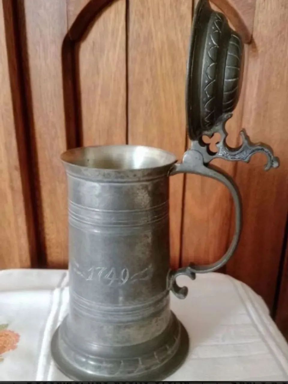 Caneca antiga de estanho alemão com tampa - Foto 2