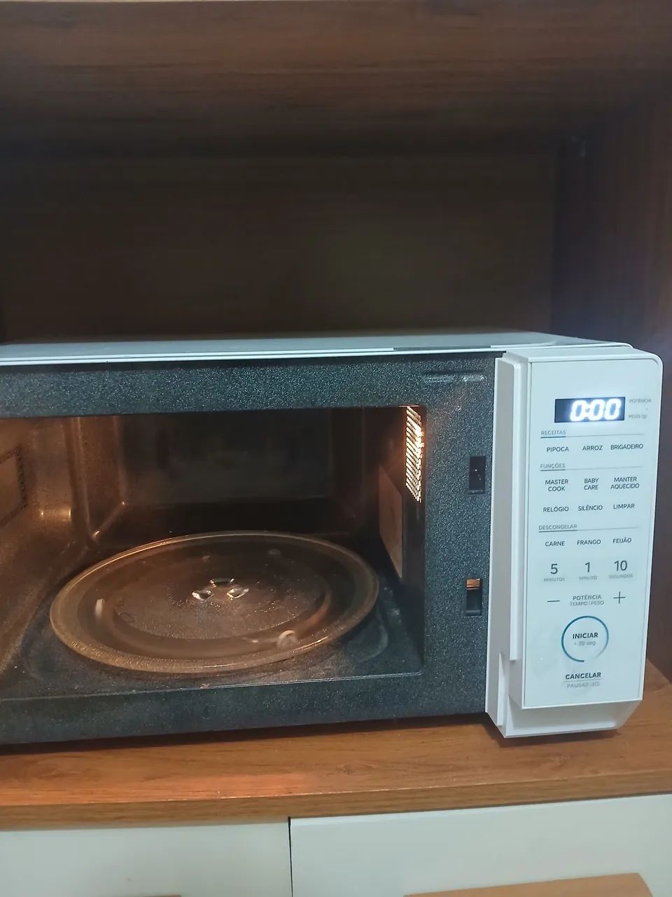 Micro-ondas Midea 20L branco 9 meses de uso - Foto 2
