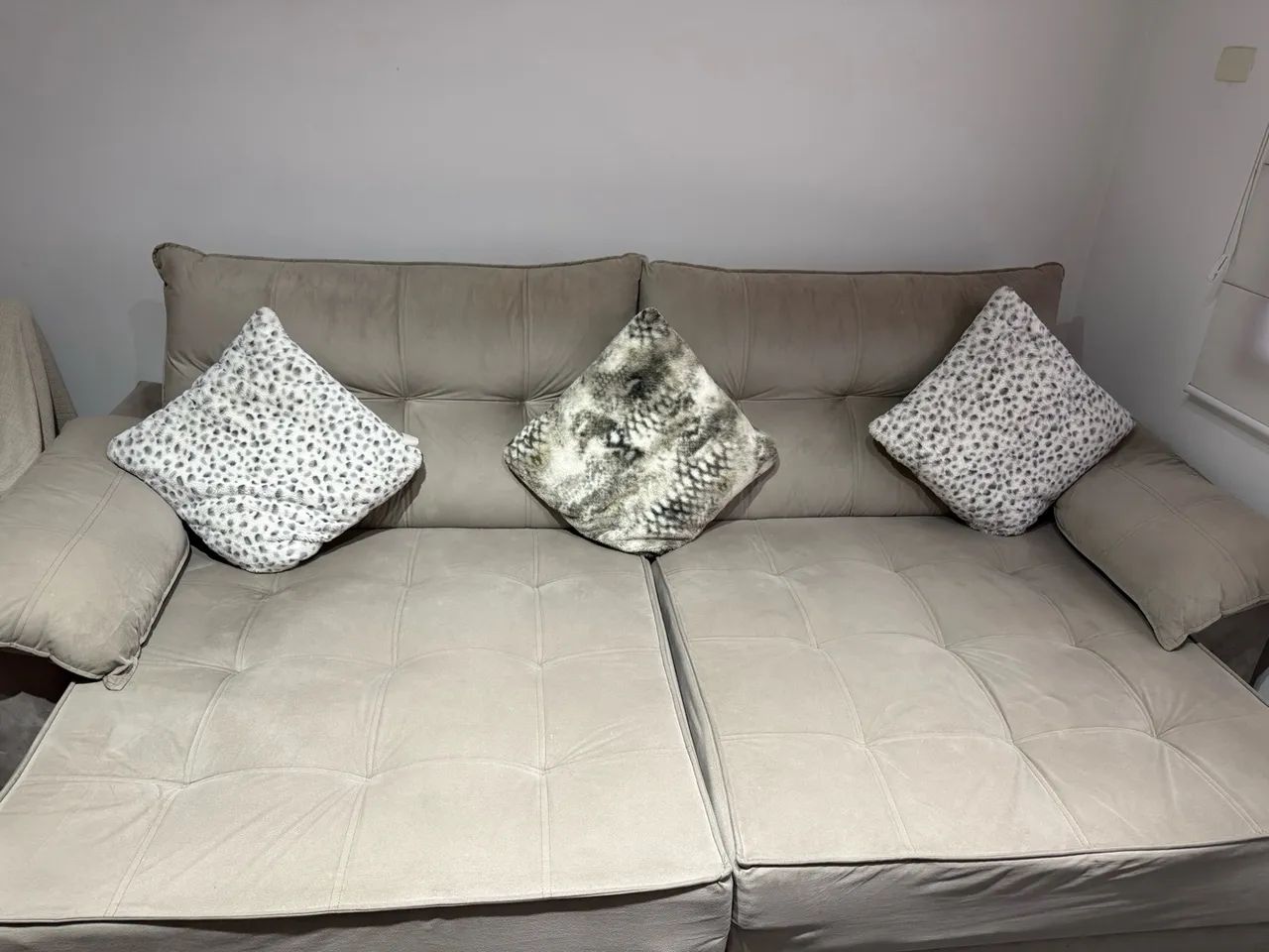 Sofá Retrátil e Reclinável Bege - Foto 3