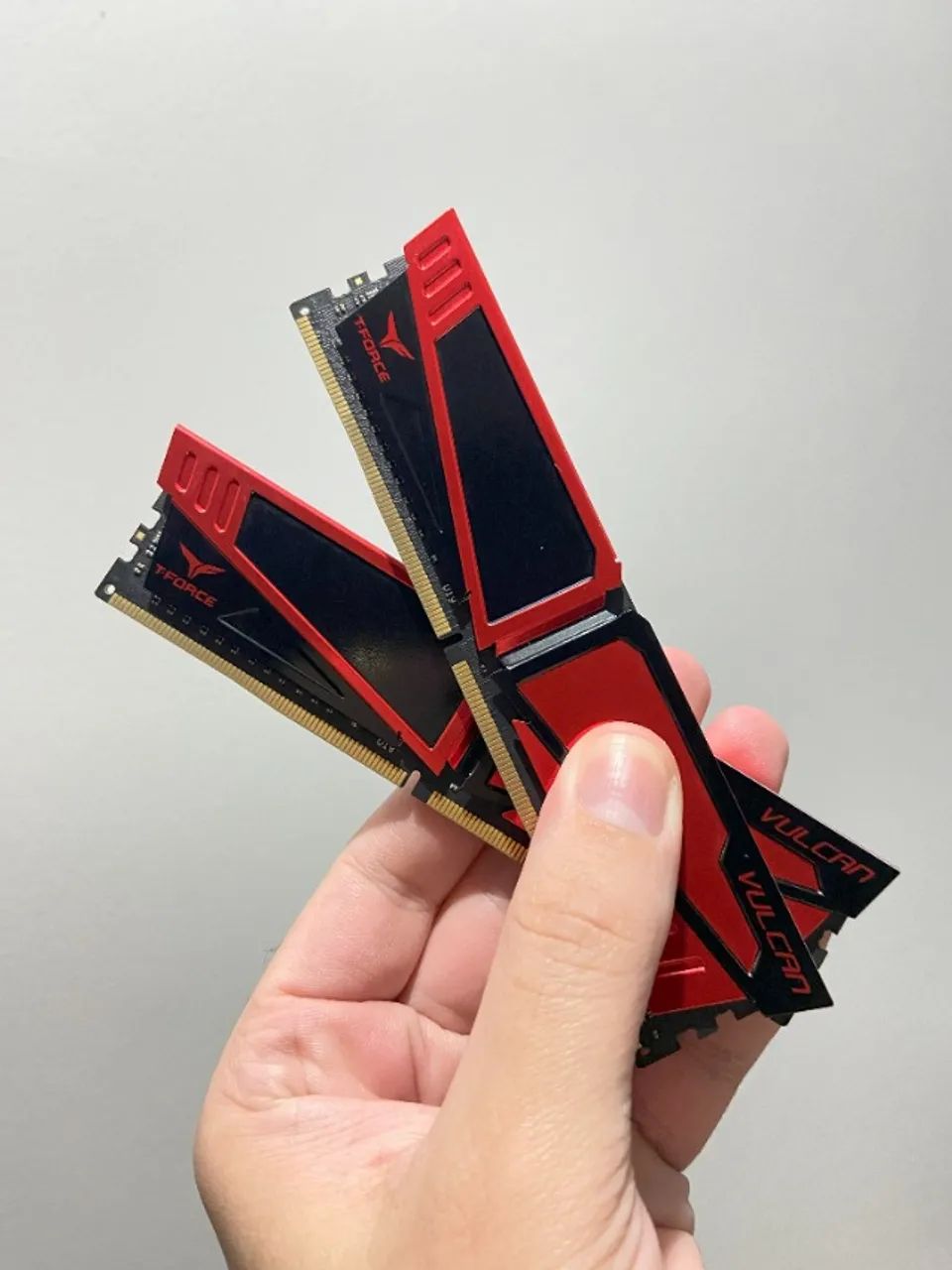 Memória Ram 16GB DDR4 2666MHz 1.2V CL 15 TeamGroup T-Force Vulcan Vermelha ( 2 x 8GB )