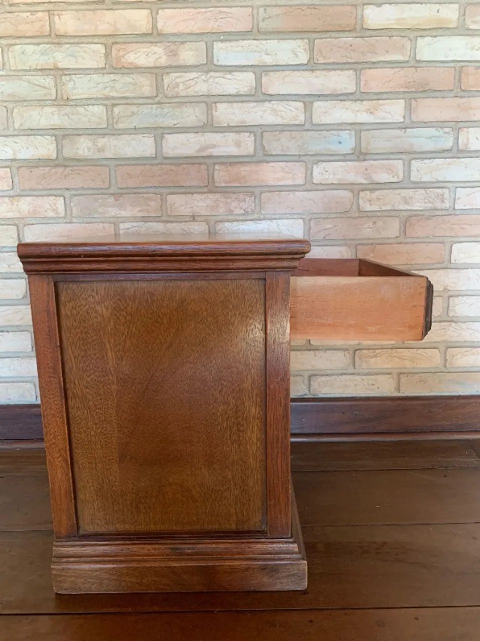 Mesa lateral em madeira - estilo clássico - Foto 4