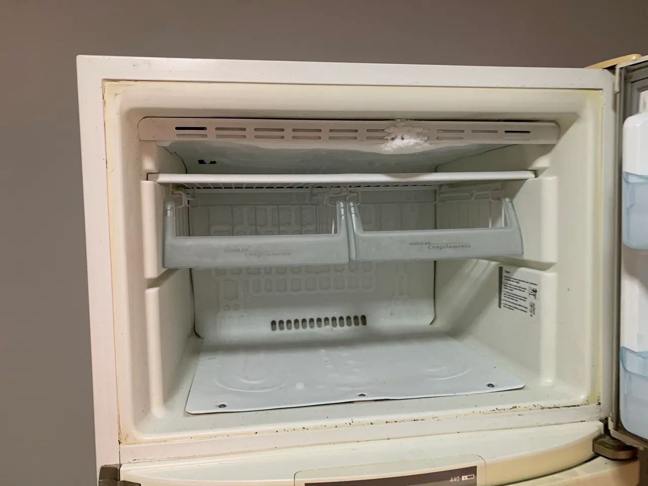 Vendo geladeira completinha com todos os acessórios e bem conservada - Foto 4