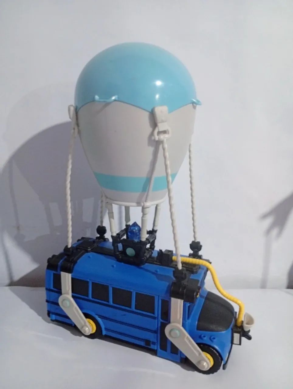 BRINQUEDO ONIBUS DE BATALHA FORTNITE