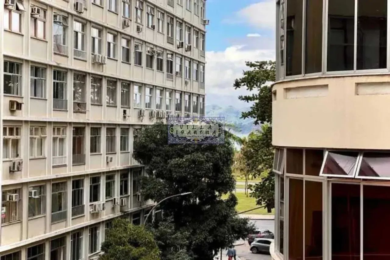 EXCELENTE APARTAMENTO TOTALMENTE REFORMADO, COM ACABAMENTO DE QUALIDADE E PLANTA FUNCIONAL