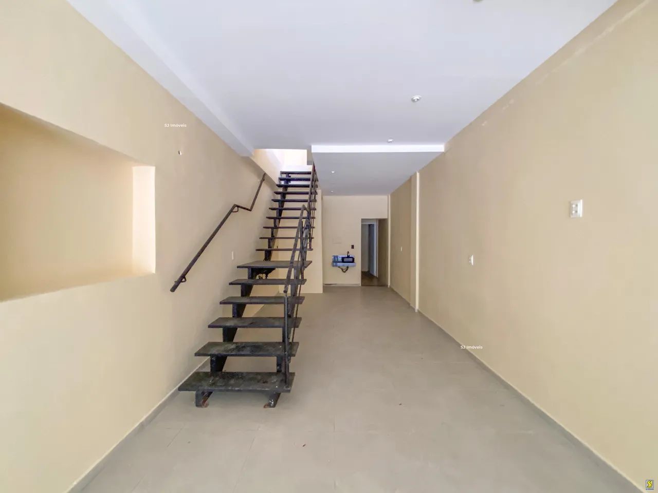 Loja funcional com mezanino e terraço na Rua Frederico Borges - Foto 5
