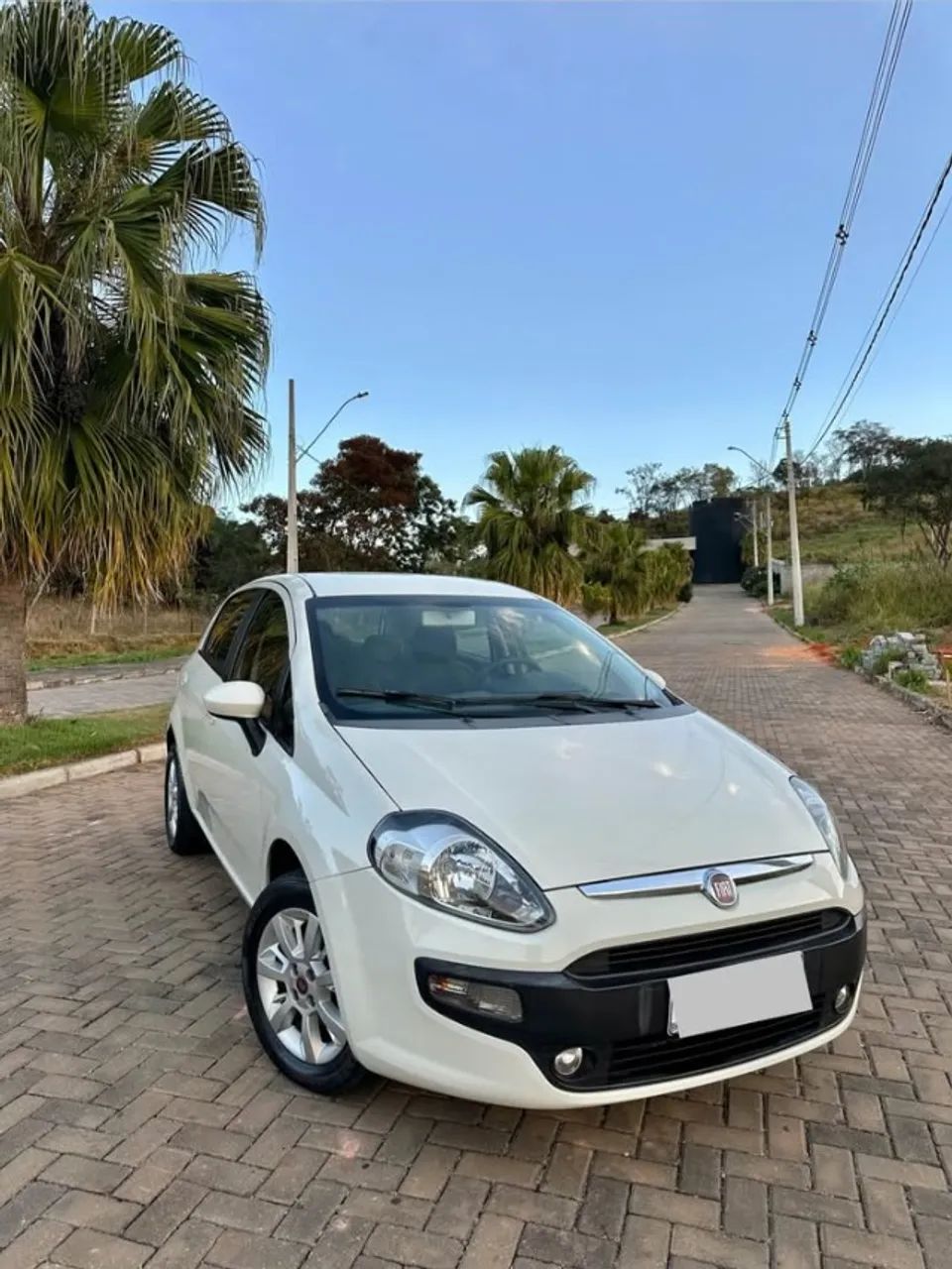 Fiat Punto Attractive 1.4 Fire Flex 8V 5P 2013 - Foto 3