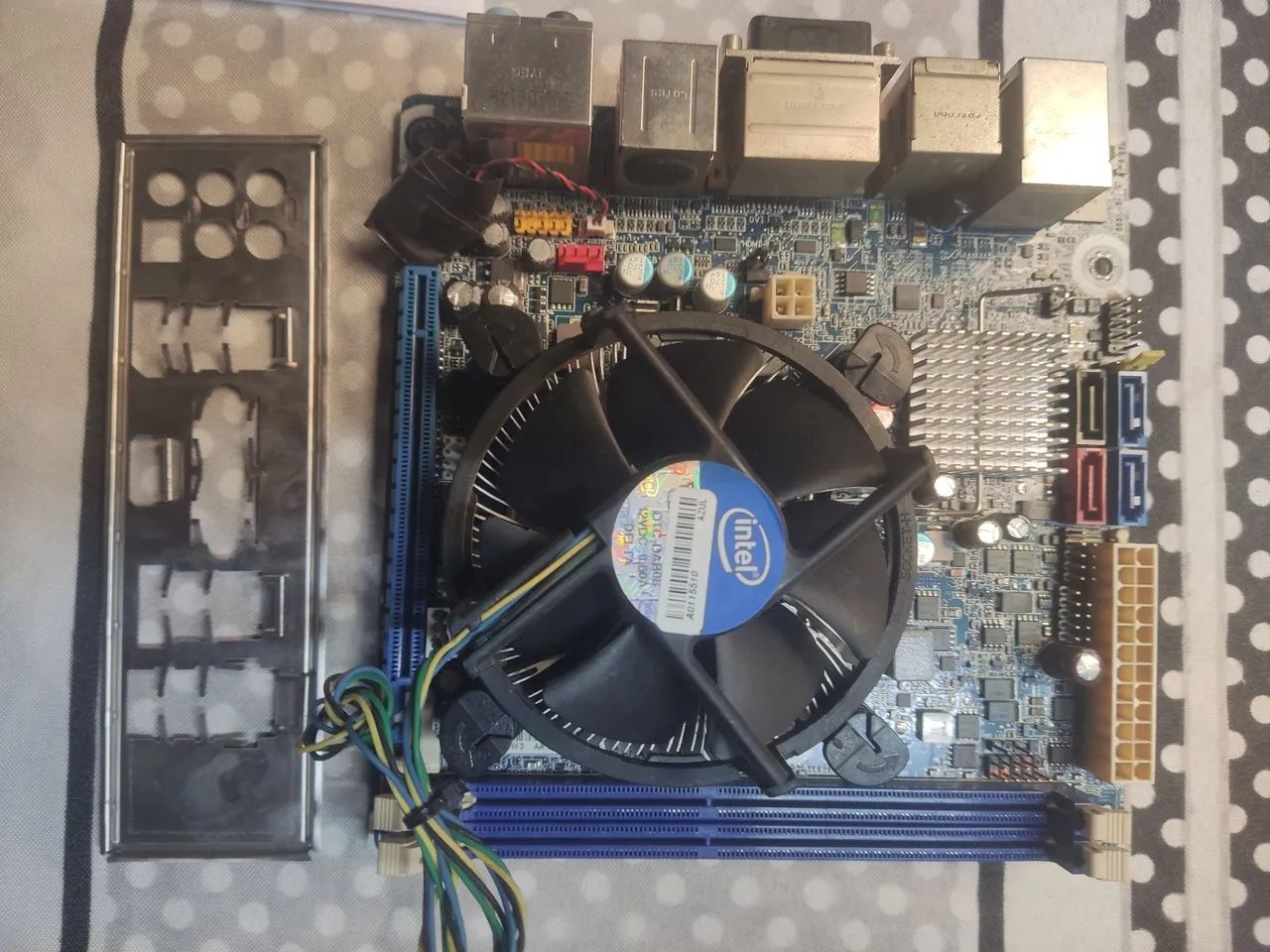 Placa mãe com processador inter core i3 terceira geração + 2 memórias RAM DDR3