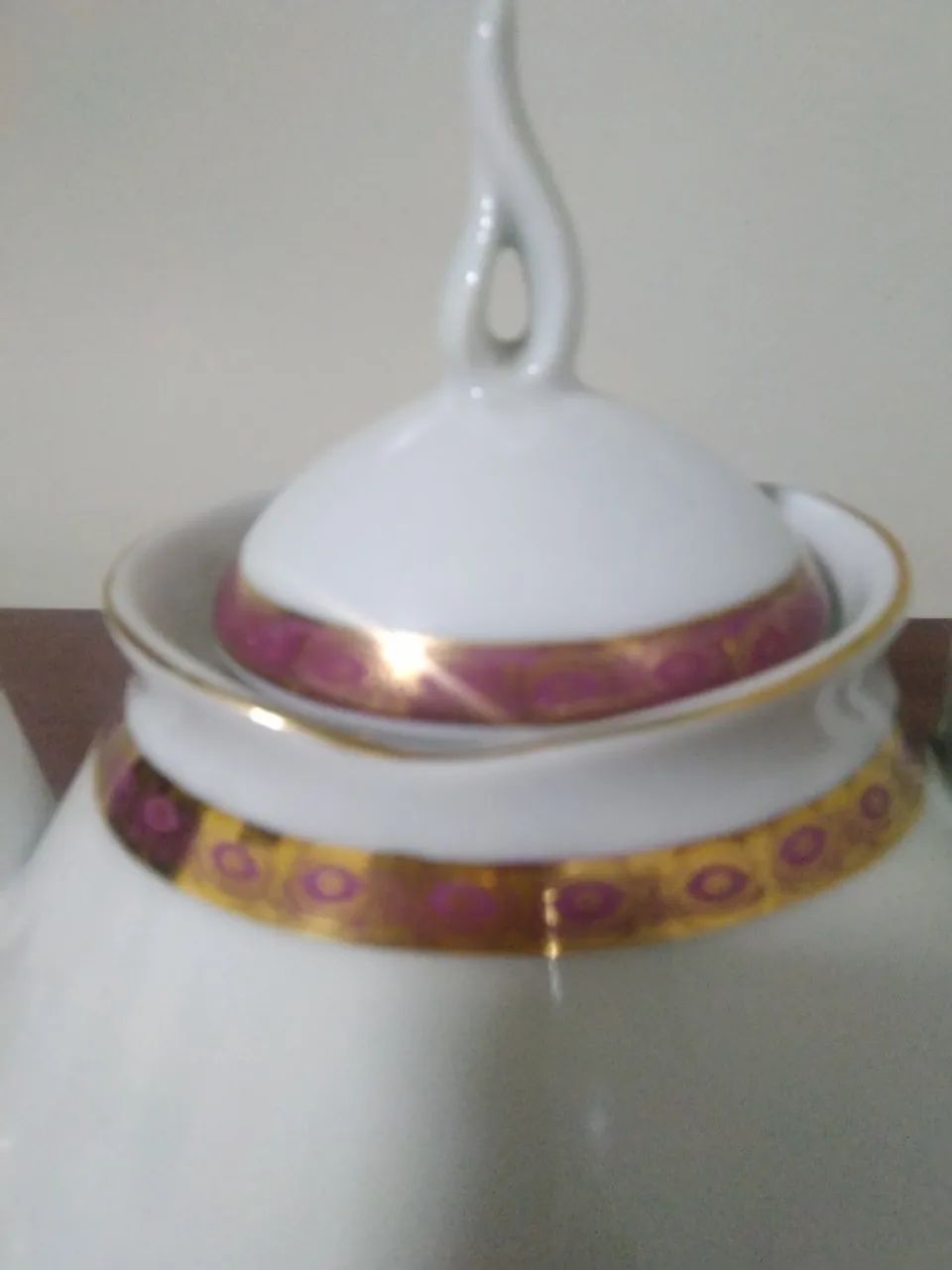 bule de chá antigo porcelana real branco com barrado bordo e dourado - Foto 2