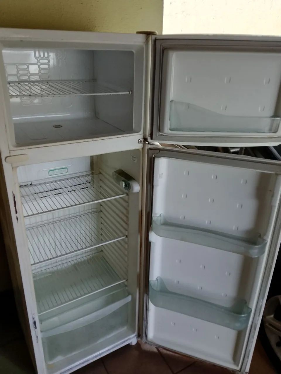 Vendo geladeira usada - Foto 4