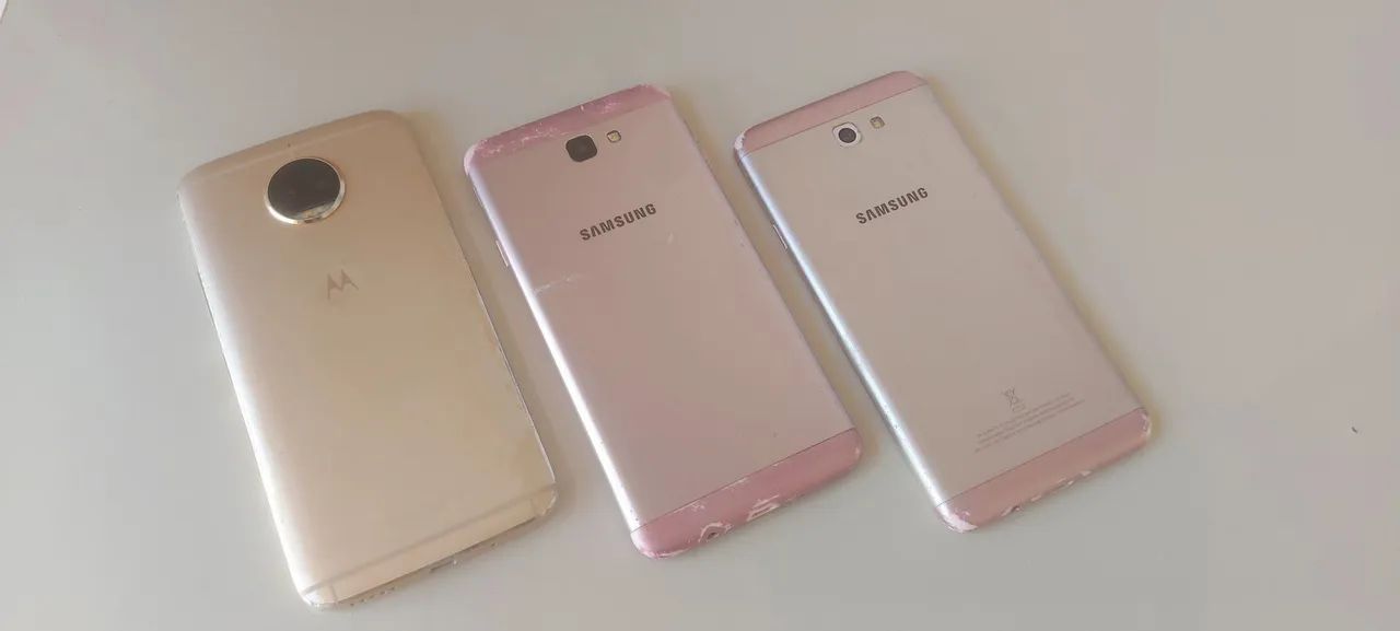 03 CELULARES (NÃO ESTÃO FUNCIONANDO) SAMSUNG E MOTOROLA  - Foto 2