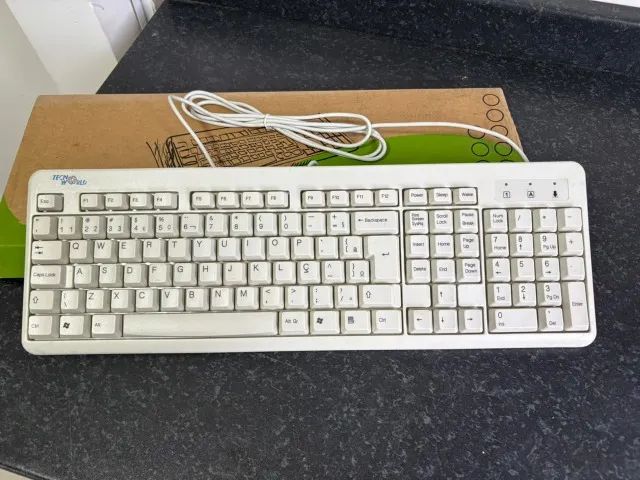 Teclado K700 Tech World PS/2 Mini DIN
