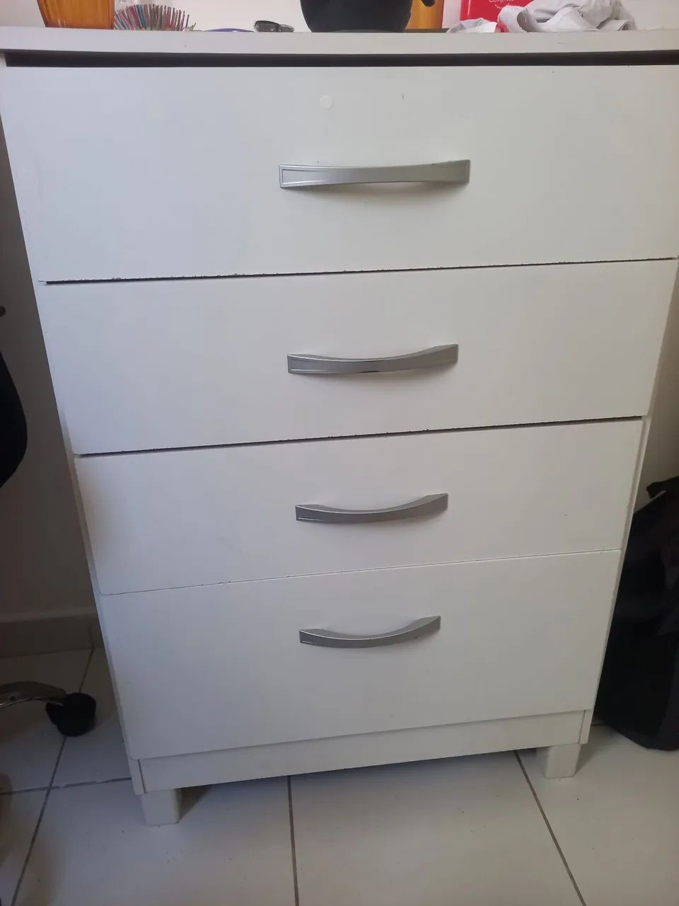 Cômoda branca seminova (4 Gavetas) 