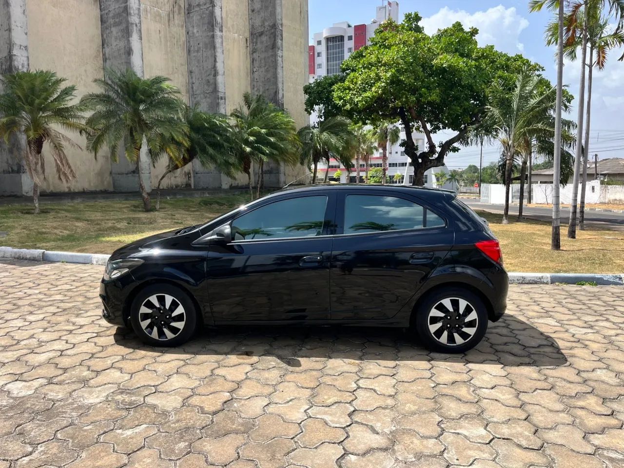 Chevrolet Onix JOY Hatch 1.0 8V Flex Mec. 4P 2019 - Foto 2