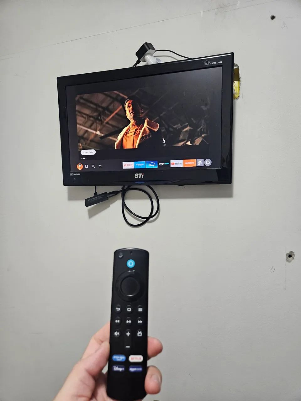 Fire stick TV + Televisão  - Foto 3