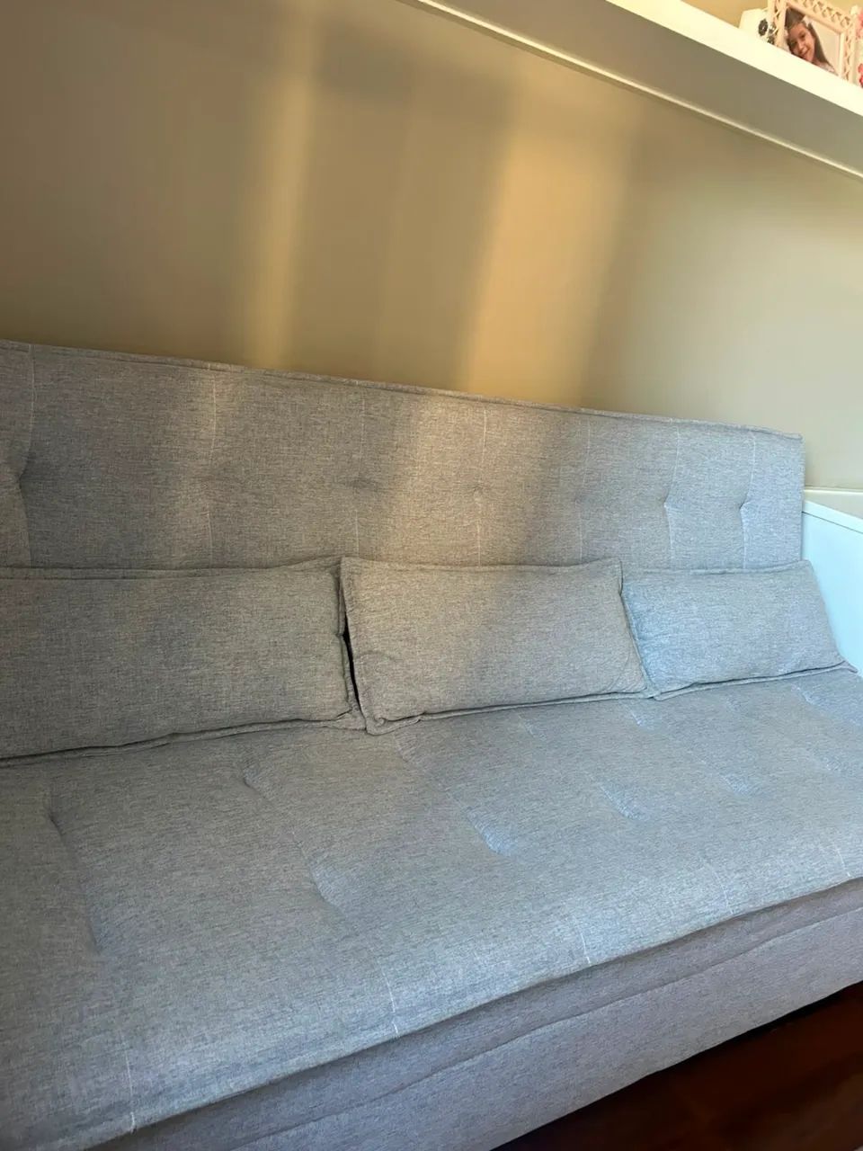 Sofá cama ortobom em linho puro cinza claro   - Foto 4