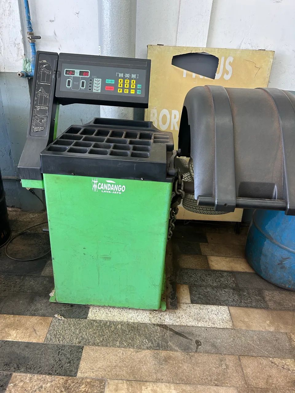 Balanceadora Motorizada de Pneus com Capô  Potente Brasil - Foto 3