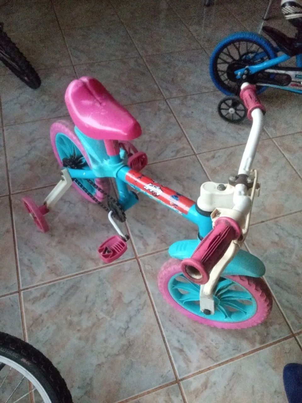 Bicicleta infantil, só pegar e andar.