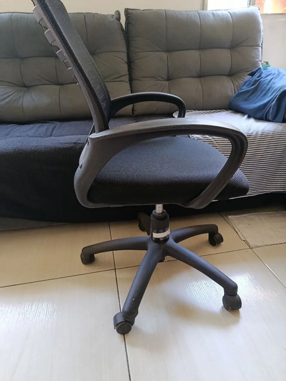 Vendo cadeira de escritório  - Foto 2