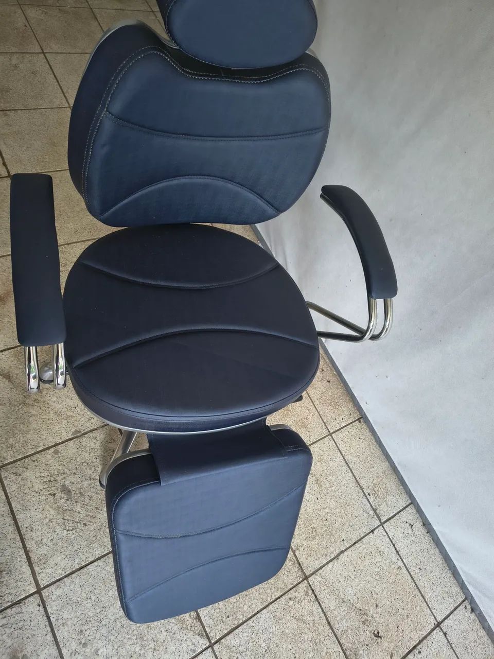 Cadeiras de barbearia duas - Foto 3