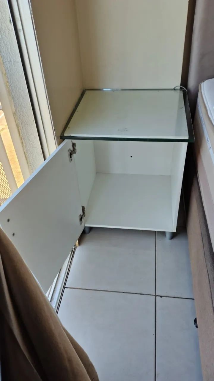 Criado mudo com tampo de vidro - Foto 4