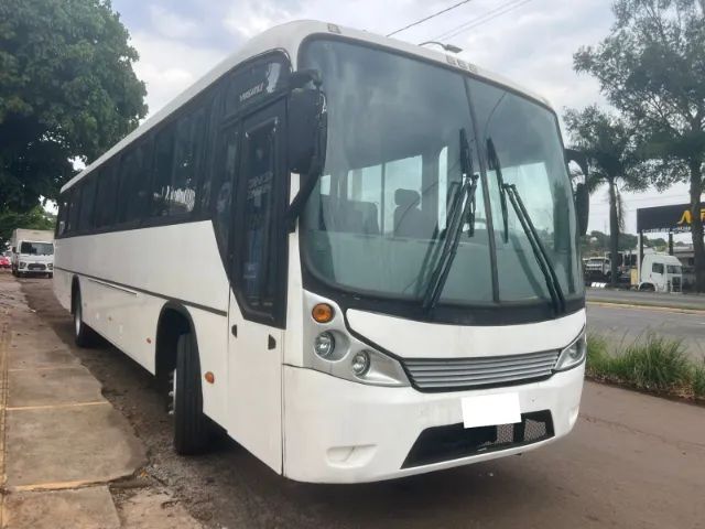 Ônibus Comil Versatile