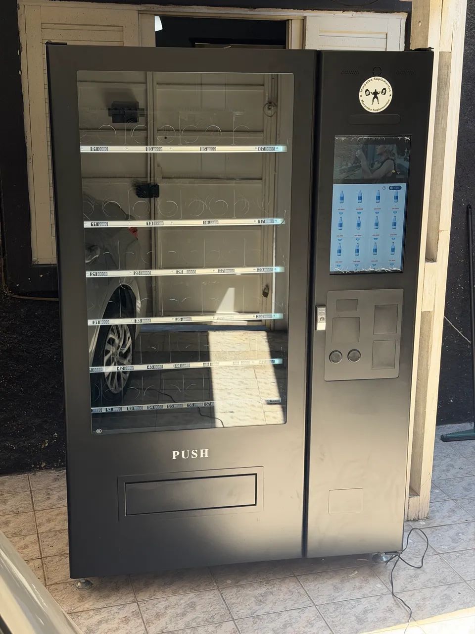 ÚNICA VENDING MACHINE COM IA DO BRASIL Tecnologia Exclusiva c/ Comando de Voz