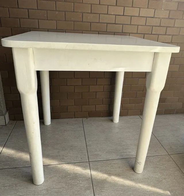 Mesa Infantil Quadrada De Madeira Resistente 