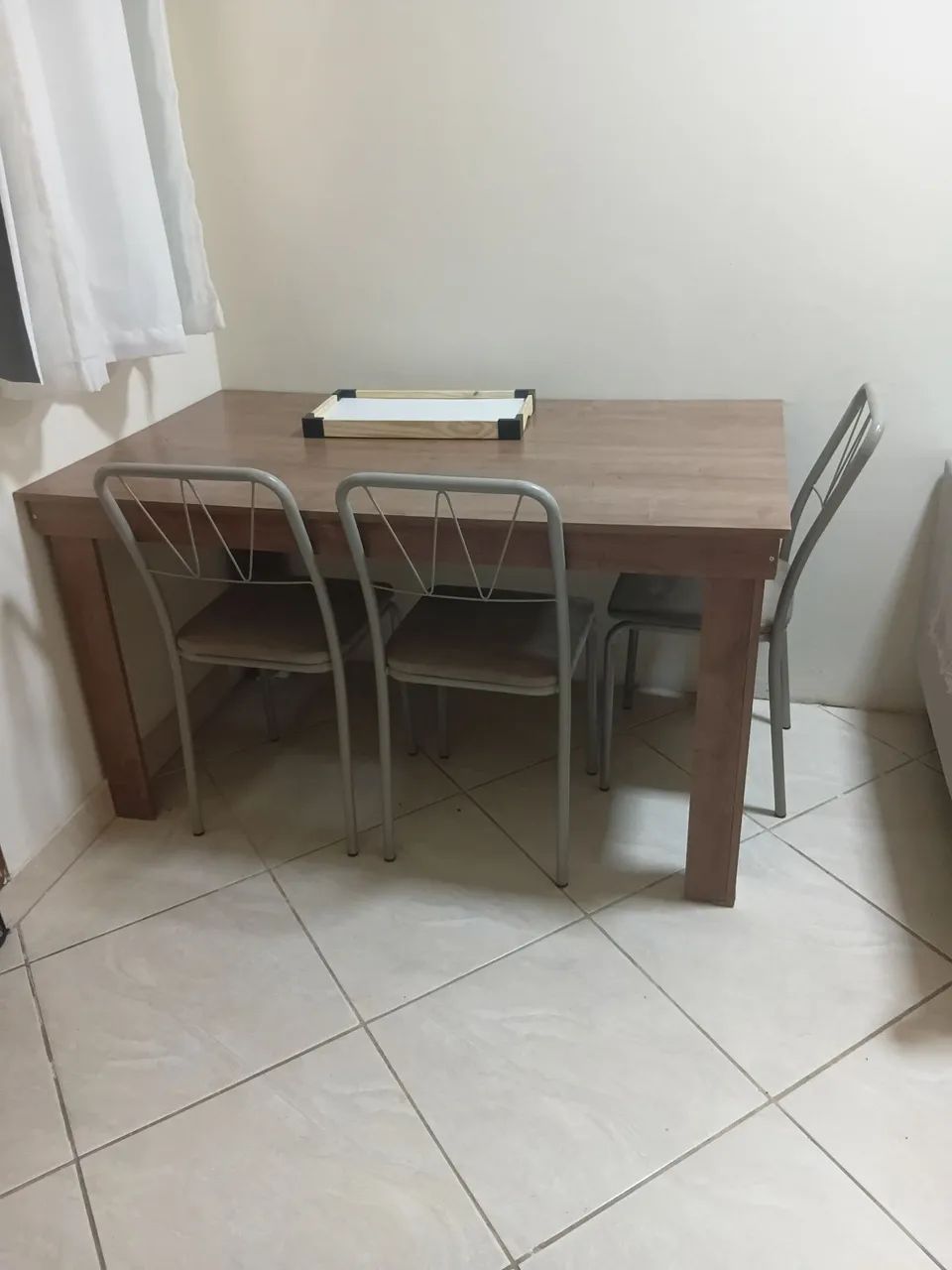 Mesa de jantar com 4 cadeiras 