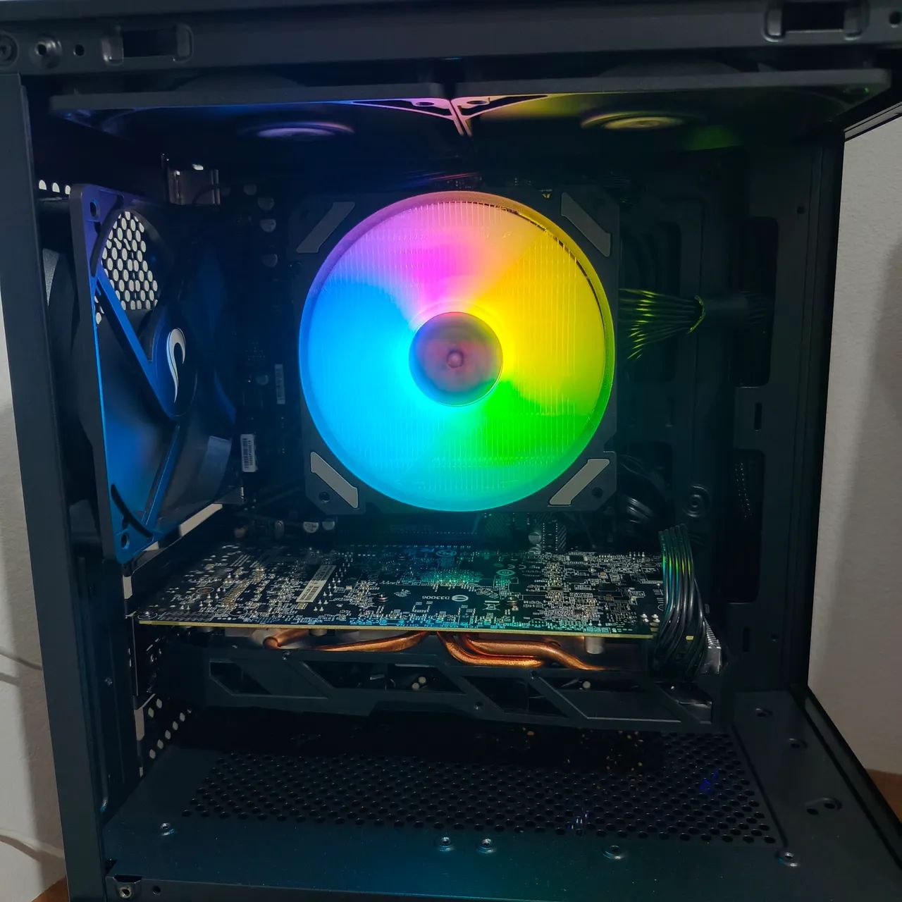 PC gamer Ryzer 5 4500 e RX590 Gigabyte 16gb RAM compacto - Foto 4