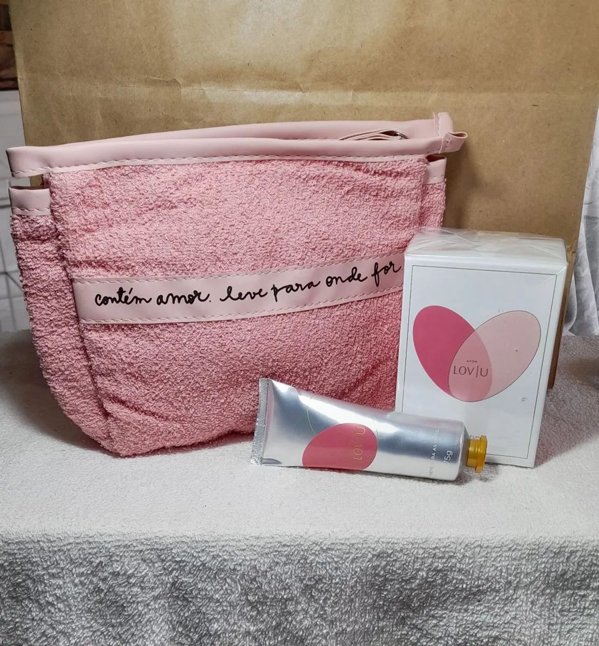 Kit perfume Lov|U +Creme para mãos +Necessaire 