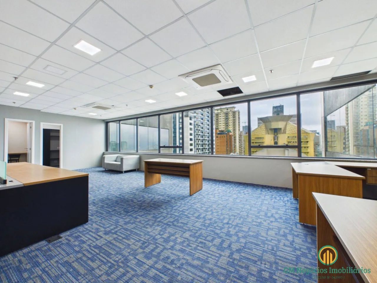 Sala Comercial de 70m² com copa e 2 vagas na garagem