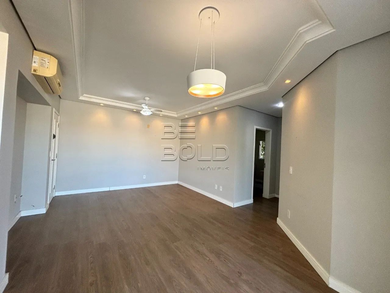 Apartamento com sacada 2 dormitórios em Coqueiros - Foto 5