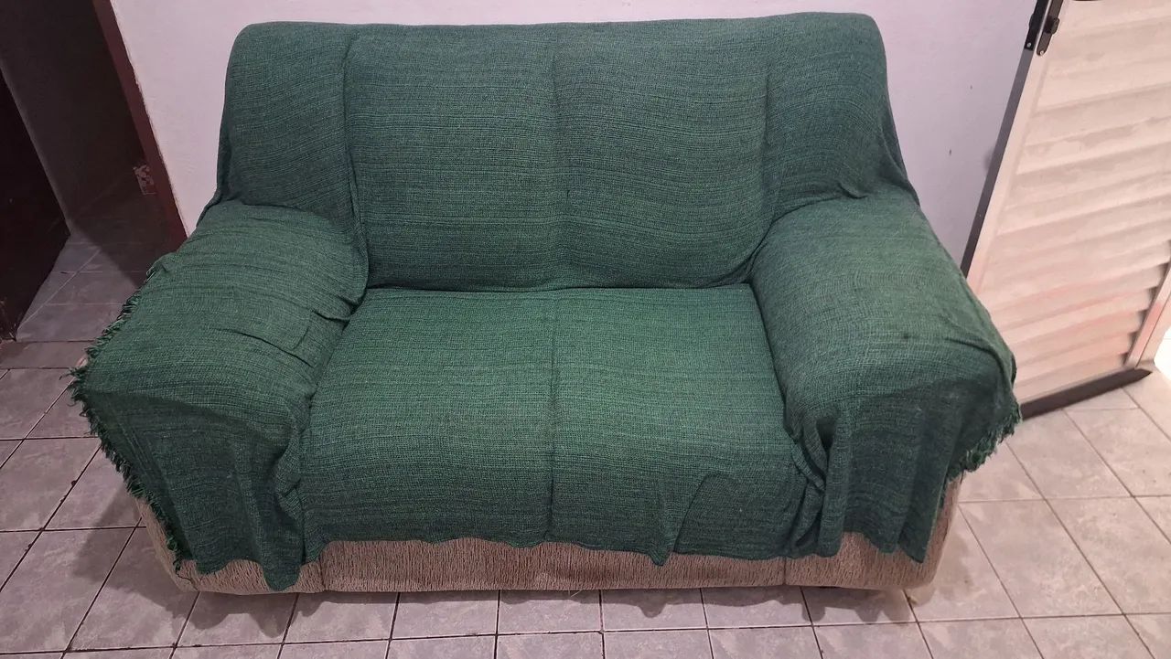 Sofá Bege 2 lugares, em bom estado, intacto. - Foto 2