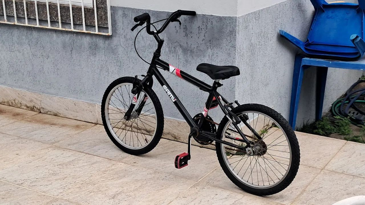 Bicicleta infantil menino