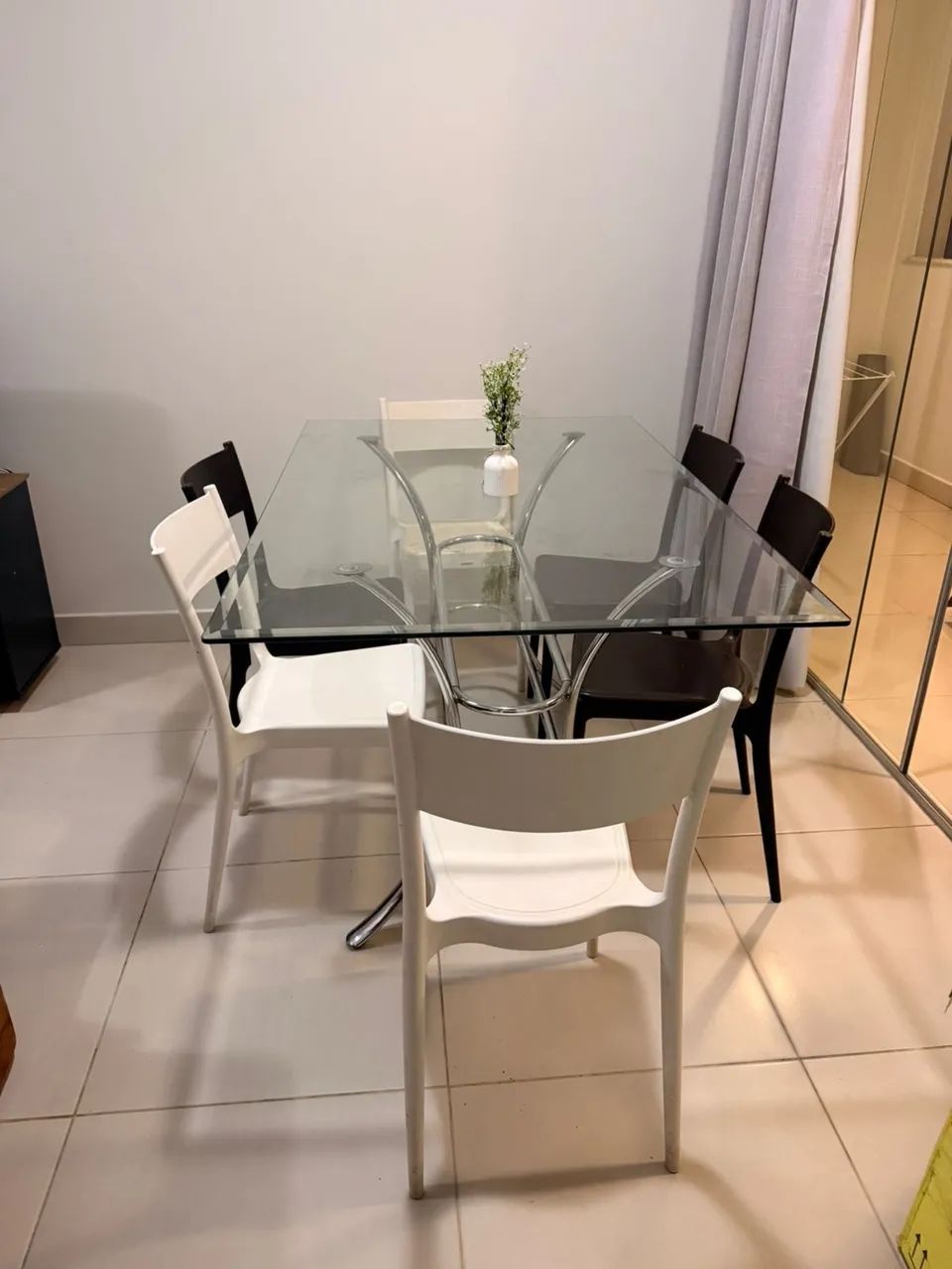 Mesa com seis lugares 