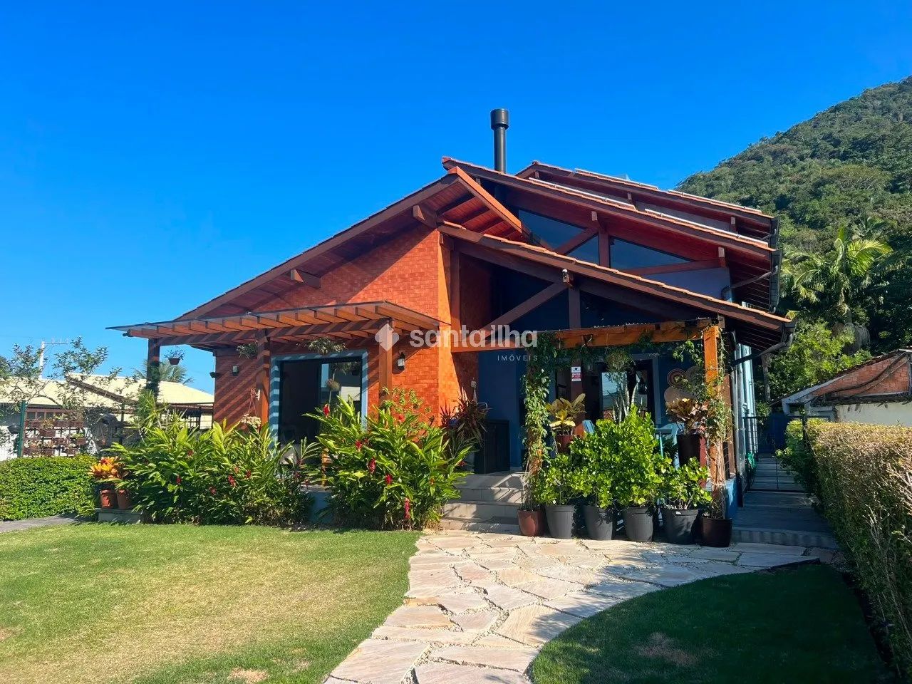 Casa com 4 suítes à venda, 242m² - Pântano do Sul - Florianópolis/SC