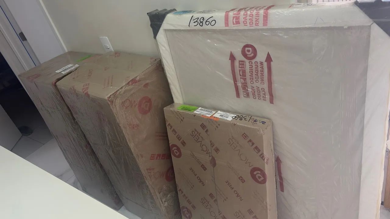 Mesa com 4 cadeiras tampo de vidro