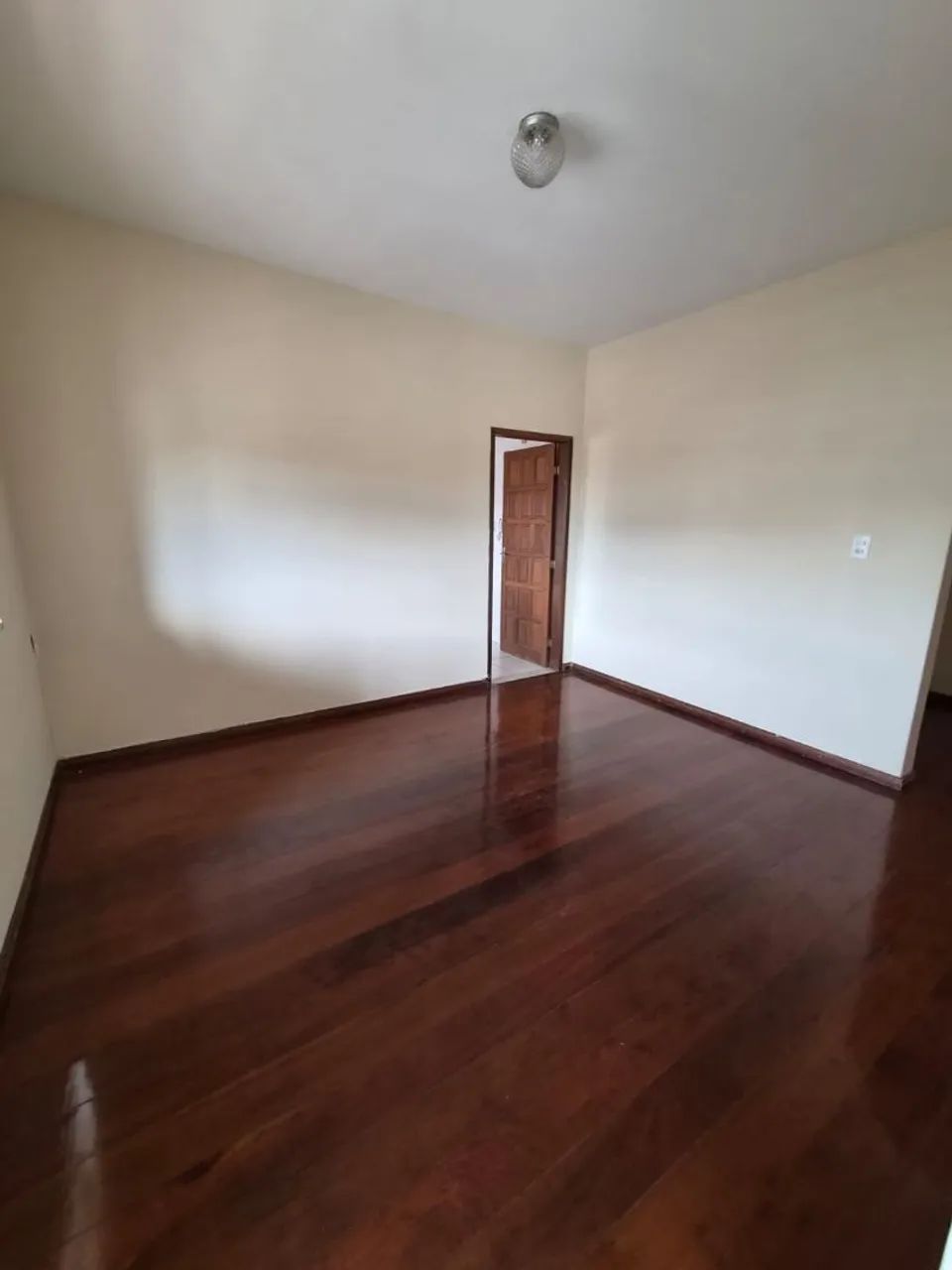 Excelente casa em bairro próximo a área central da cidade - Foto 2