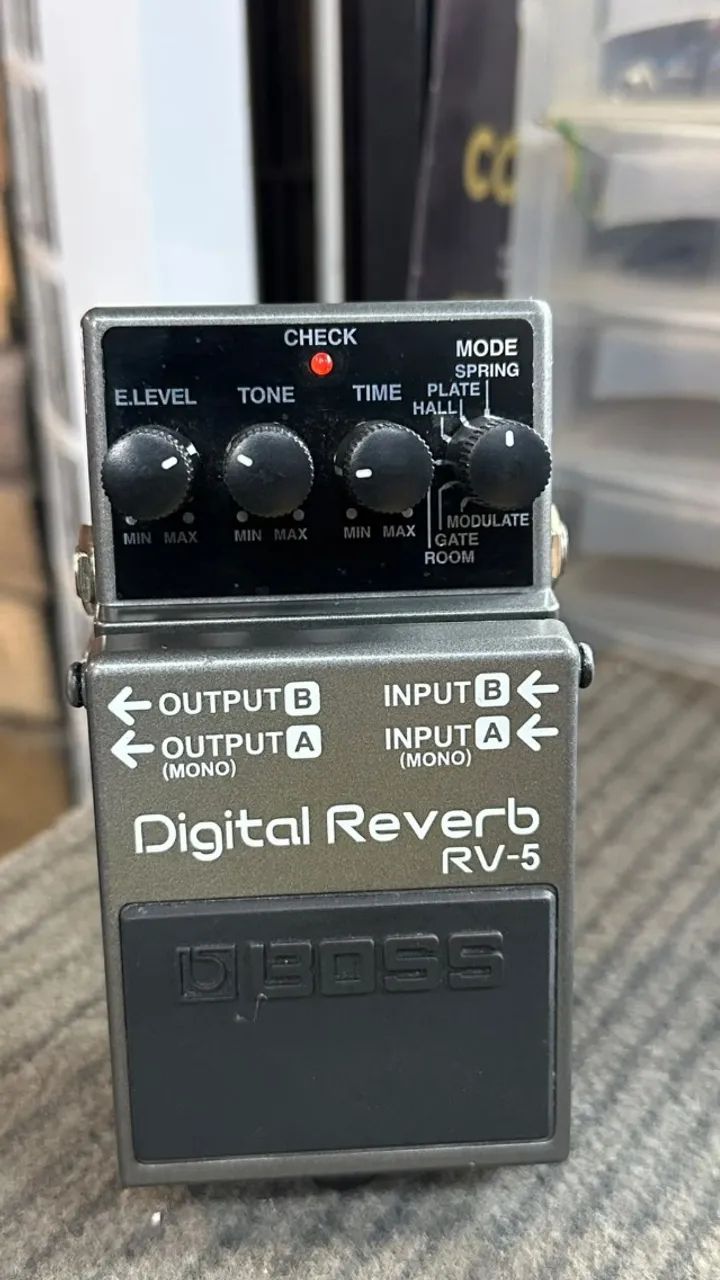 Pedal Boss RV-5 Digital Reverb (DIVIDIMOS NO CARTÃO