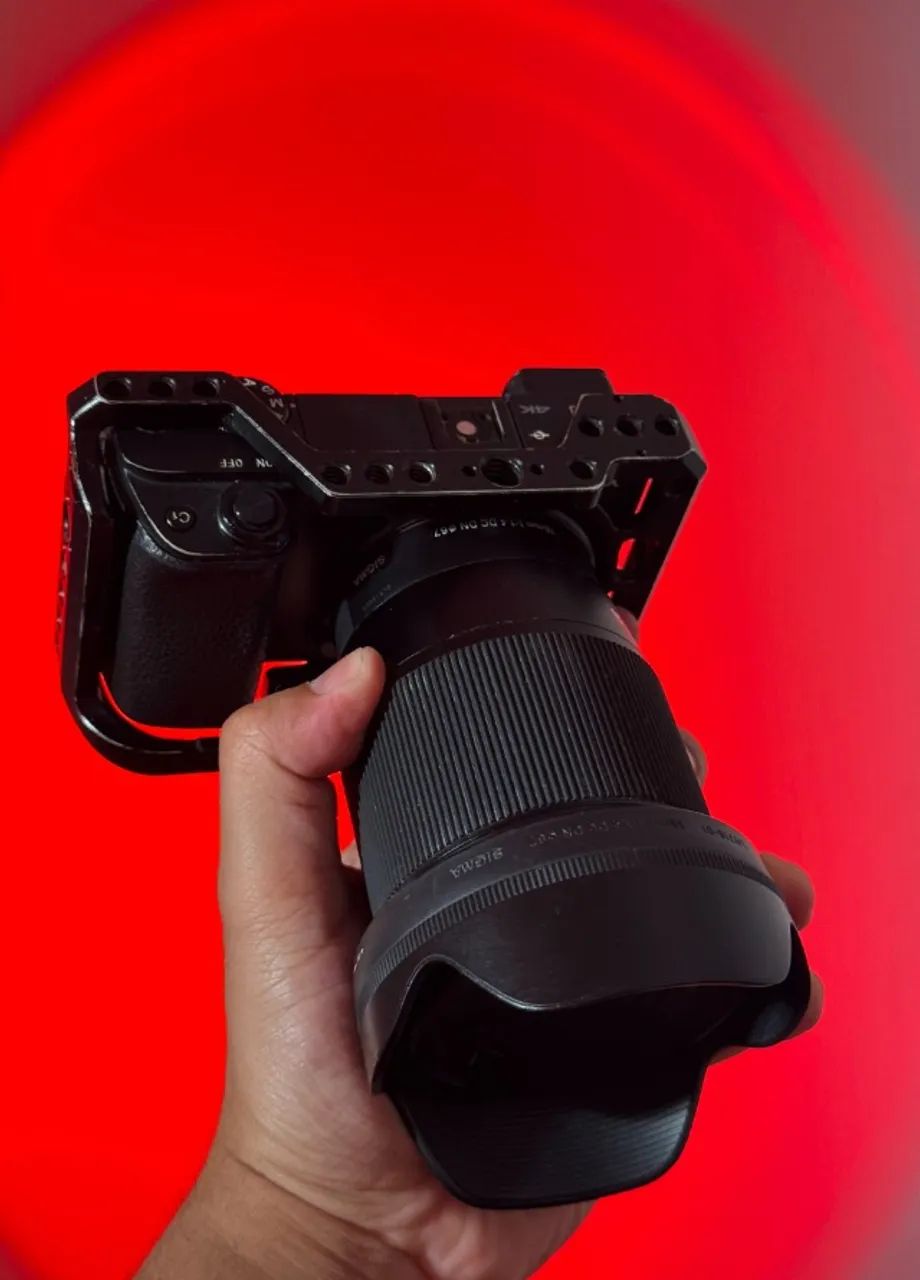 Câmera Sony A6400 + Lente Sigma 16mm f1.4 + Cage SmallRig