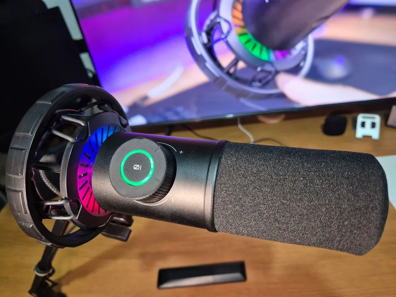 Microfone Dinâmico Gamer Fifine K658 USB todo em Metal - RGB e