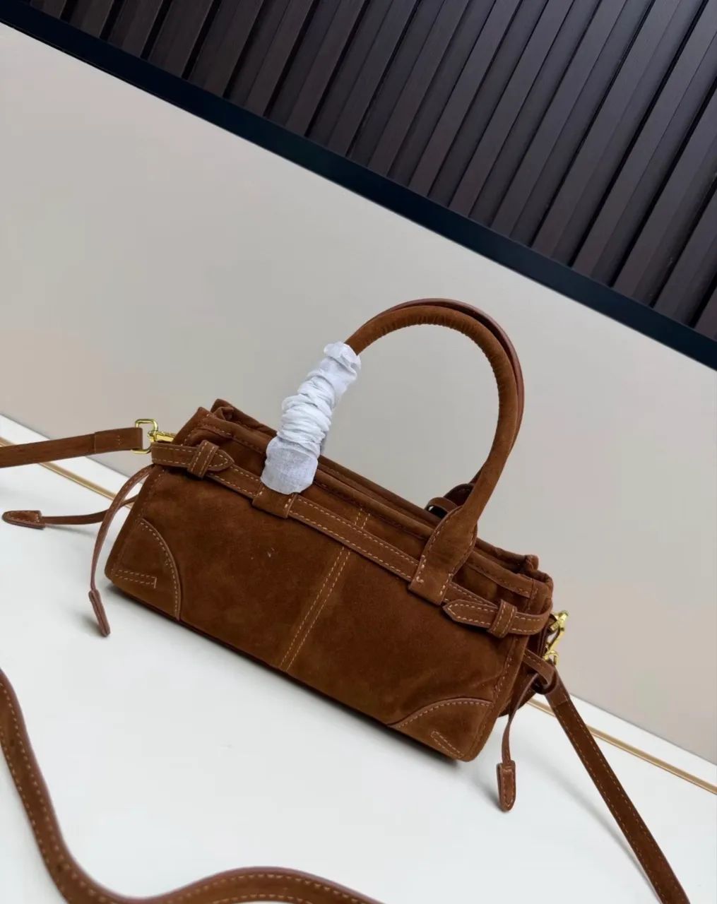 Bolsa Prada Bonnie Mini camurça marrom  - Foto 5