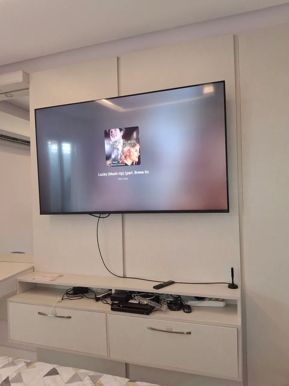 Painel de TV de até 65 polegadas 