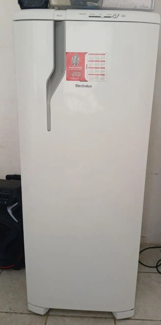 Vendo geladeira  em ótimo estado e preço bom. - Foto 3