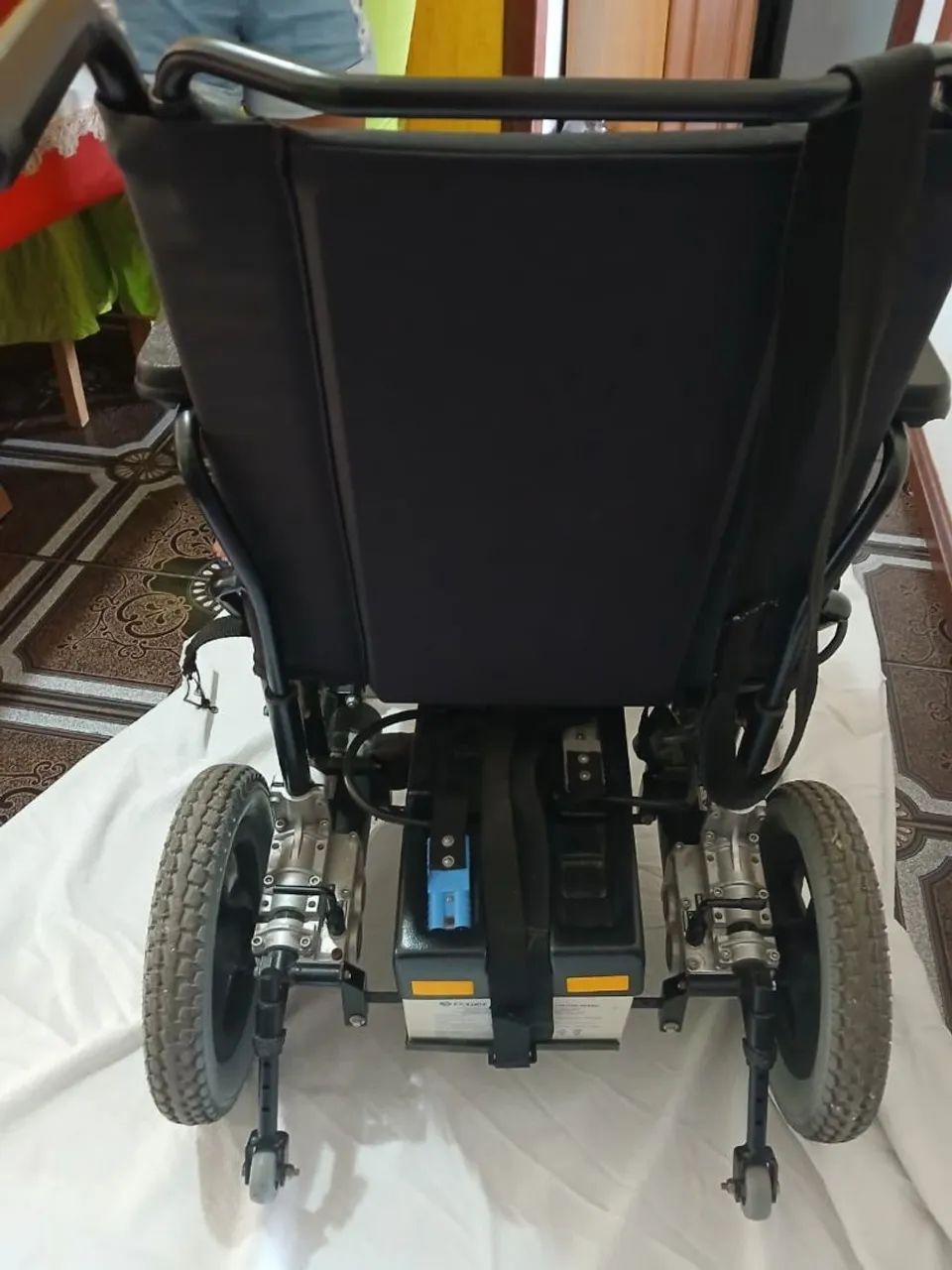 Vendo cadeira de roda elétrica  - Foto 4